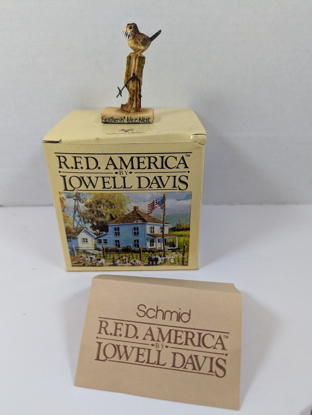 LOWELL DAVIS FEATHERIN' HER NEST FIGURINE BIRD WITH FEATHER VTG IOB 1994 SCHMID